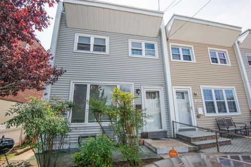 1423 Shore Dr, Bronx, NY, 10465-1560 | Card Image