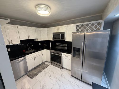 apt-716-900 Ne 195th St, Miami, FL, 33179-3456 | Card Image