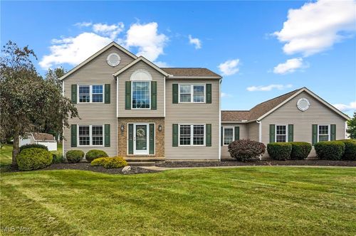 2202 Martin Crest Dr, Akron, OH, 44312-4858 | Card Image