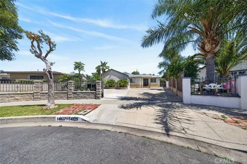 14827 Dearborn St, Panorama City, CA, 91402-1208 | Card Image
