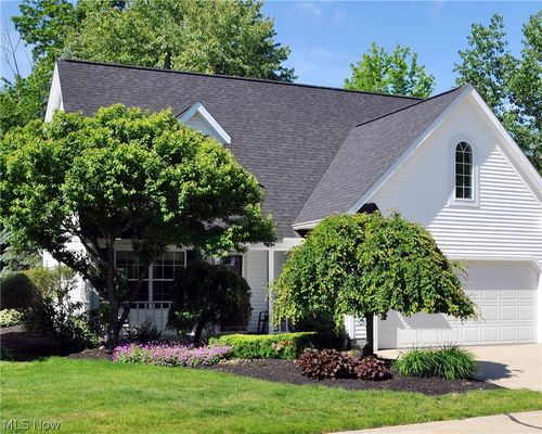 111 Lavender Ln, Madison, OH, 44057-3194 | Card Image