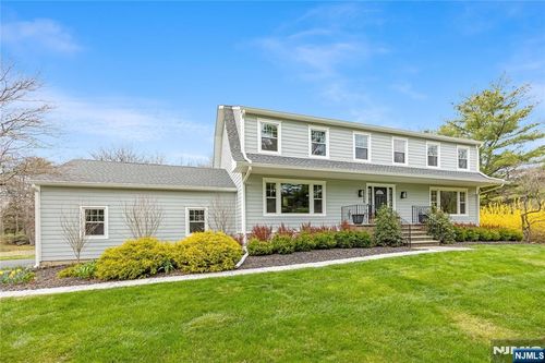 68 Burnwood Ln, Upper Saddle River, NJ, 07458-1624 | Card Image