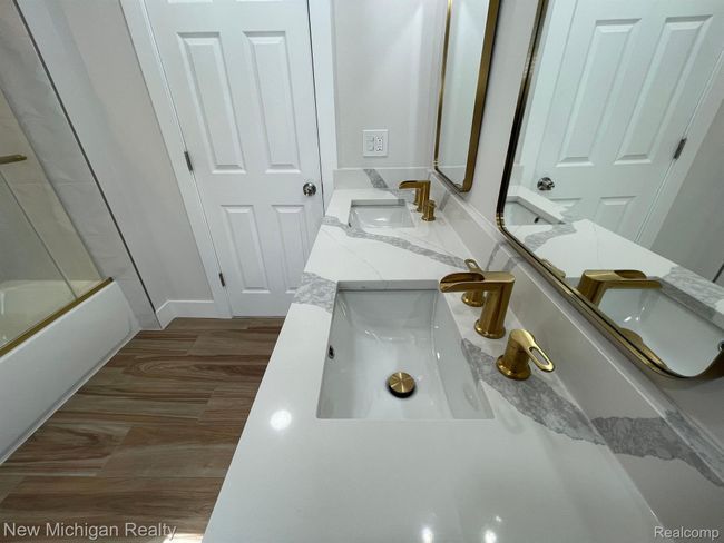 985 W Hazelhurst St, House other with 3 bedrooms, 3 bathrooms and null parking in Ferndale MI | Image 18