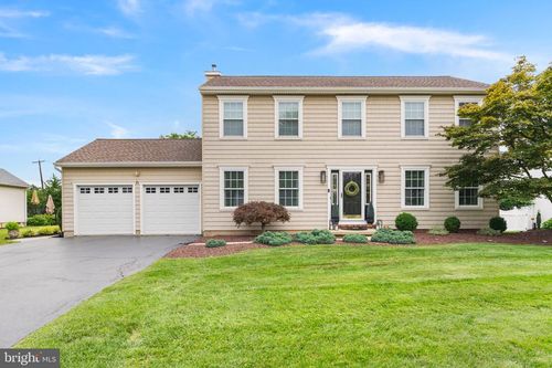 3 Klein Dr, Bordentwn Twp, NJ, 08620-9402 | Card Image