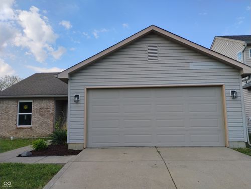 9714 Treyburn Lakes Dr, Indianapolis, IN, 46239-8892 | Card Image