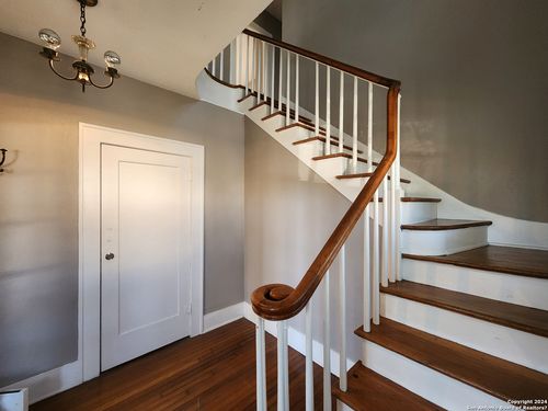 apt-1-1601 W Woodlawn Ave, San Antonio, TX, 78201-5581 | Card Image