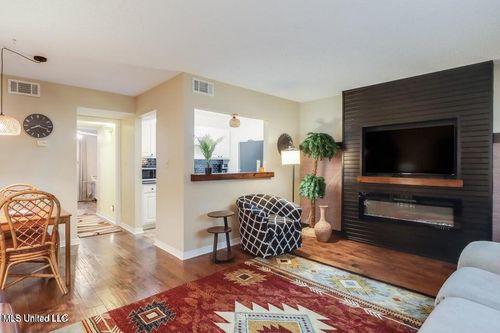 121-1550 E Second St, Pass Christian, MS, 39571-3145 | Card Image