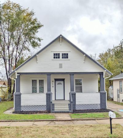 919 W Elm St., House other with 2 bedrooms, 1 bathrooms and null parking in Salina KS | Image 1