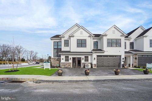 16-518 Fullerton Farm Ct, CHALFONT, PA, 18914-3704 | Card Image