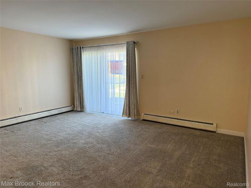 1671 Cass Lake Road, Keego Harbor, MI, 48320 | Card Image