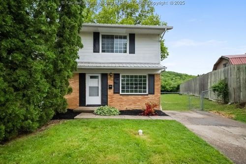 302 Charles Ct, Hurricane, WV, 25526-1510 | Card Image