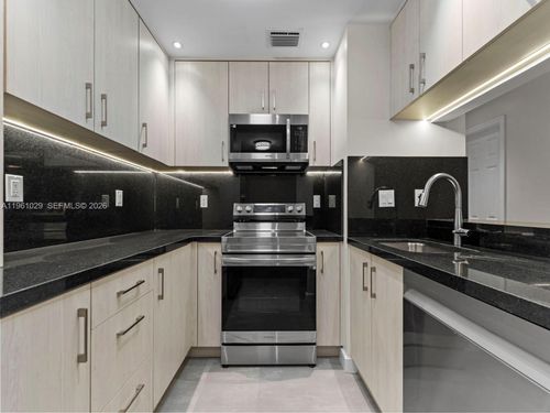 4-15639 Sw 73rd Circle Ter, Miami, FL, 33193-1841 | Card Image