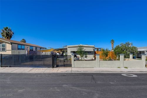 4658 Hildago Way, Las Vegas, NV, 89121-2845 | Card Image