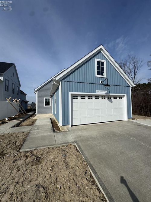 2351 Chateau Drive, Port Clinton, OH, 43452 | Card Image
