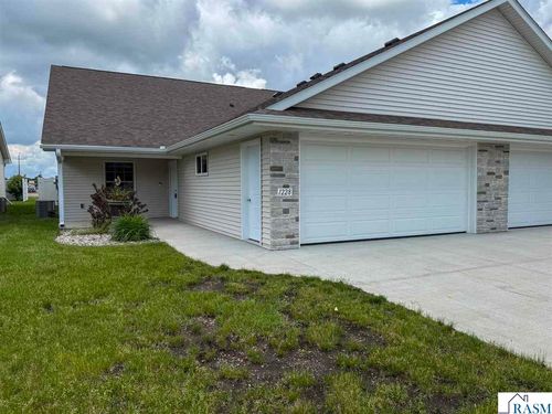 1228 Birchwood Drive, New Ulm, MN, 56073 | Card Image