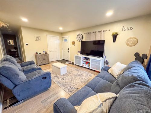 474 Argyle Cres, Milan, MI, 48160-1204 | Card Image