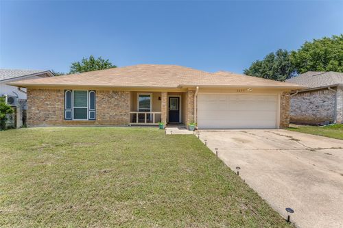 6625 Moss Ln, Watauga, TX, 76148-1532 | Card Image
