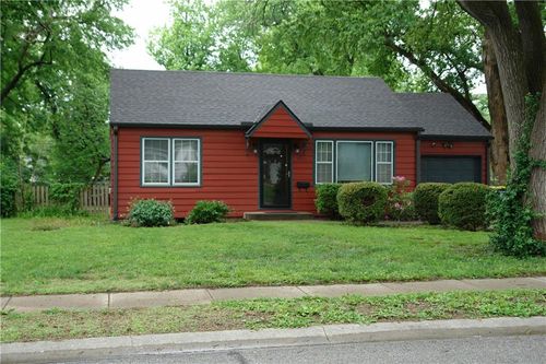 8212 Mackey St, Overland Park, KS, 66204-3550 | Card Image