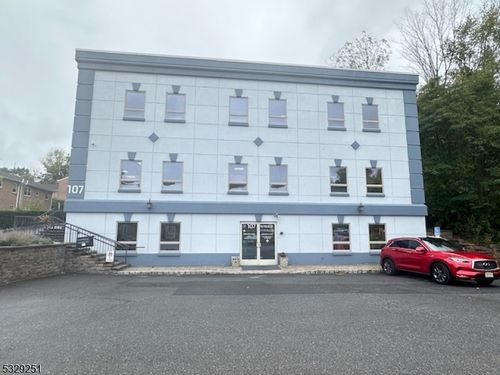 107 W Main St, Clinton, NJ, 08809-1286 | Card Image