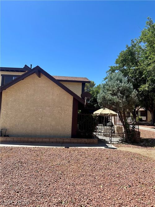 3151 Batavia Dr, Las Vegas, NV, 89102-7304 | Card Image
