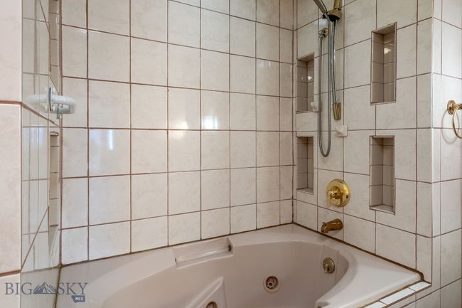 Master Bathroom | Image 37
