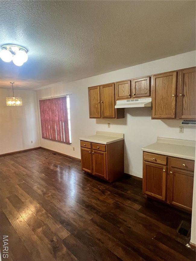1114 S Main St, House other with 3 bedrooms, 2 bathrooms and 2 parking in Vandalia MO | Image 6