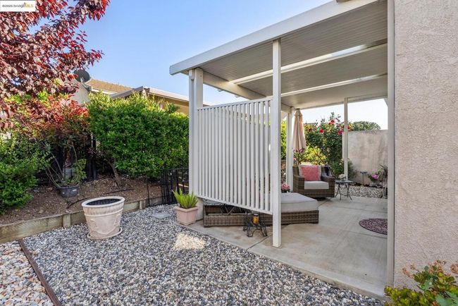 664 Prince Albert Way, Home with 2 bedrooms, 2 bathrooms and 1 parking in Brentwood CA | Image 41