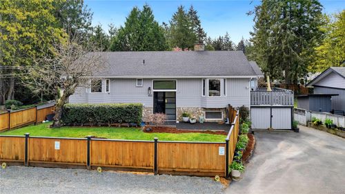 955 Sluggett Rd, Central Saanich, BC, V8M1E4 | Card Image