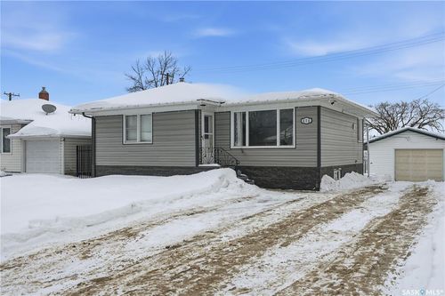 414 P Avenue N, Saskatoon, SK, S7L2V9 | Card Image