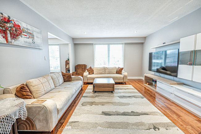 702 Castleguard Cres, House other with 4 bedrooms, 2 bathrooms and 4 parking in Burlington ON | Image 6
