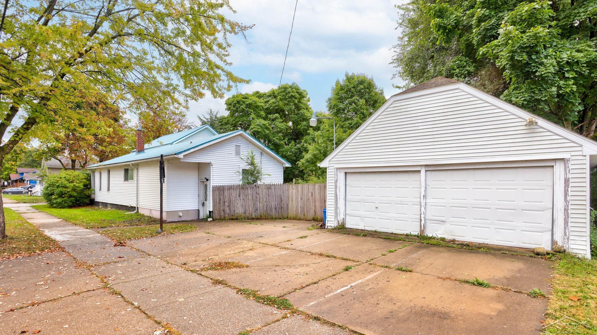 Barnard St, Saginaw, MI 48602