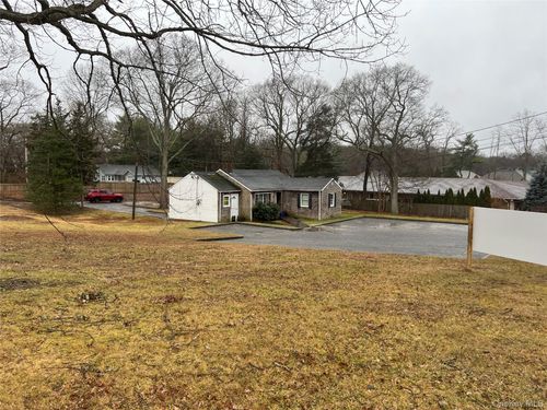 4 New Ln, Selden, NY, 11784-3322 | Card Image