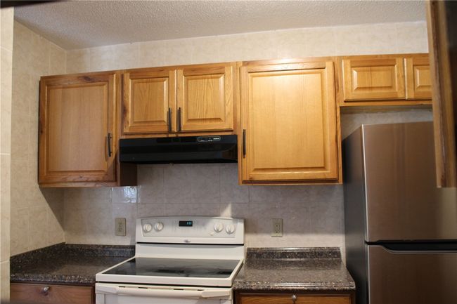 J - 9 Apache Dr, Condo with 2 bedrooms, 1 bathrooms and 2 parking in Westerly RI | Image 8