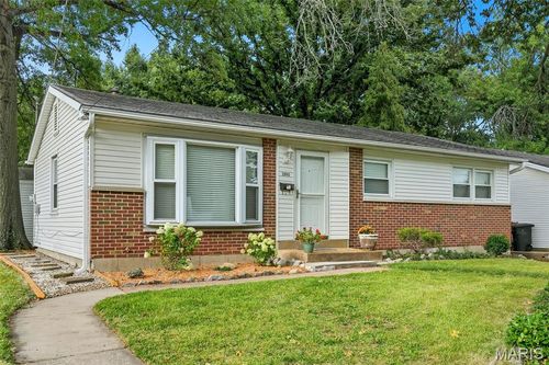 1090 Saint Joseph St, Florissant, MO, 63031-4643 | Card Image
