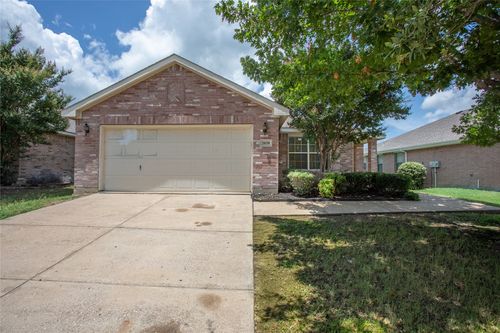 2039 Kingsbridge Dr, Heartland, TX, 75126-8277 | Card Image