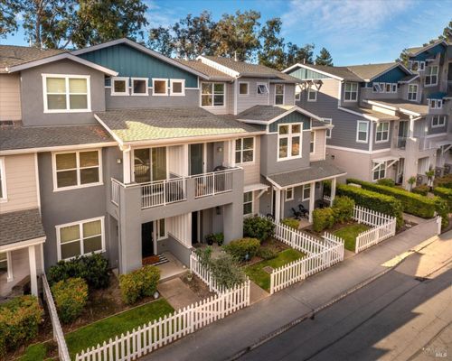 111 Firefly Ln, Napa, CA, 94558-7037 | Card Image