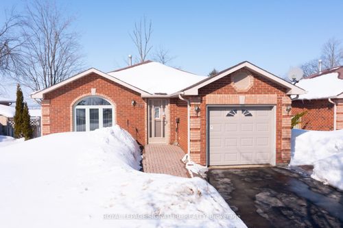 110 Hanmer St W, Barrie, ON, L4N7T6 | Card Image
