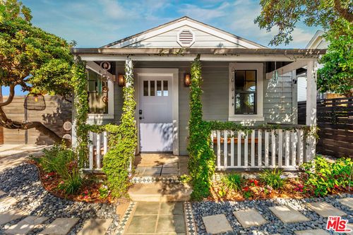 1016 Oakwood Ave, Venice, CA, 90291-3417 | Card Image
