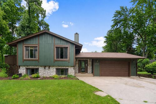 2337 Four Seasons Parkway, Crown Point, IN, 46307 | Card Image