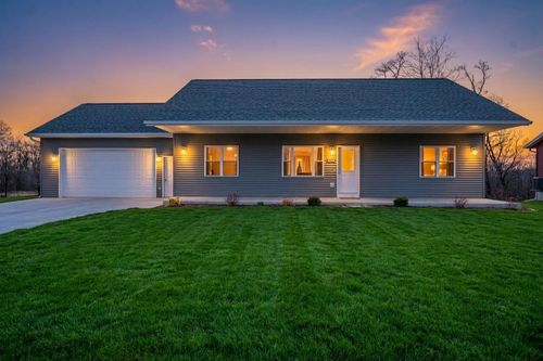 511 Oak Grove Dr, Necedah, WI, 54646-8307 | Card Image