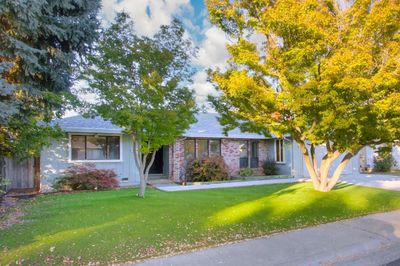 585 Shaw River Way, House other with 3 bedrooms, 2 bathrooms and null parking in Sacramento CA | Image 2