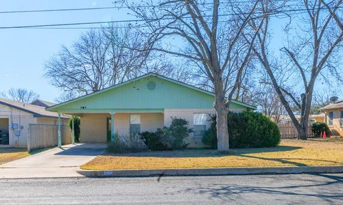 707 Bell St, Fredericksburg, TX, 78624-4703 | Card Image