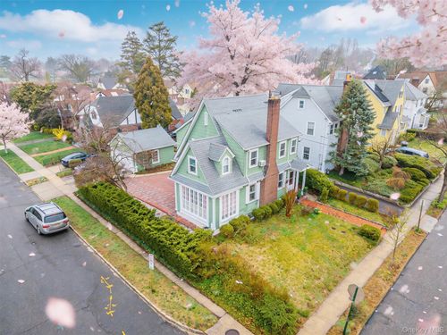 11 Baker Hill Rd, Great Neck, NY, 11023-1434 | Card Image