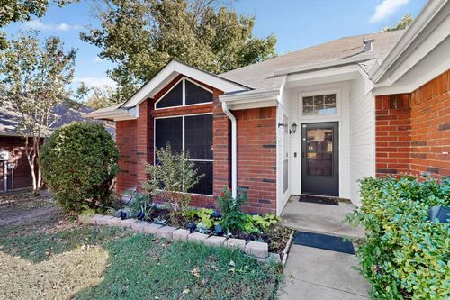 821 Parkwest Blvd, Saginaw, TX, 76179-3415 | Card Image