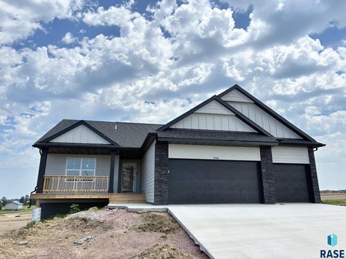 2700 S Copper Creek Ave Avenue, Sioux Falls, SD, 57110 | Card Image