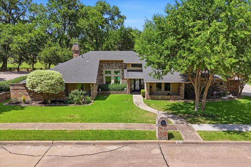2613 Country Valley Rd, Garland, TX, 75043-1117 | Card Image