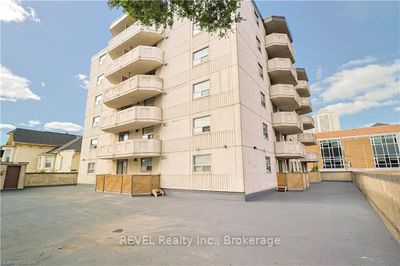 21 East Ave S, Condo with 2 bedrooms, 2 bathrooms and 1 parking in Hamilton ON | Image 1