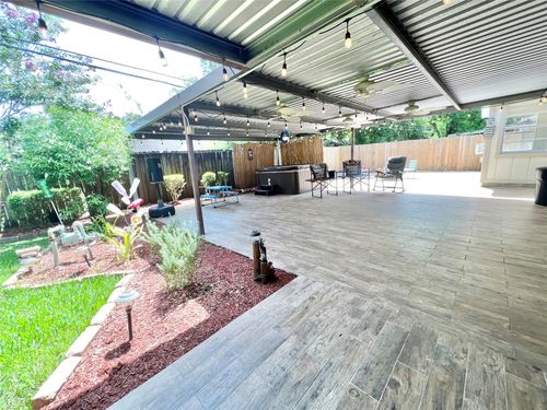 8009 Dellanera Dr, Hitchcock, TX, 77563-3407 | Card Image