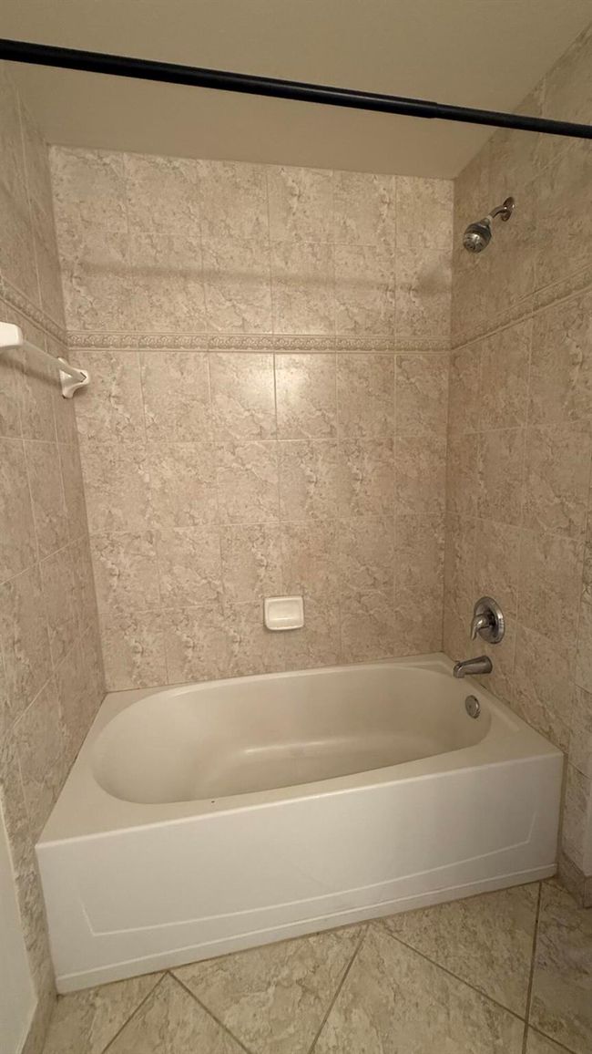 2131 Sw Newport Isles Boulevard Boulevard, House other with 3 bedrooms, 2 bathrooms and null parking in Port St Lucie FL | Image 9