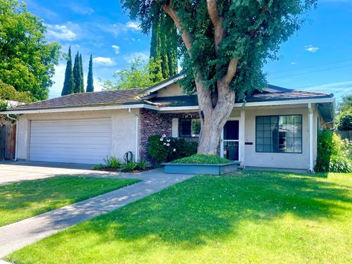 2052 Del Rio Dr, Stockton, CA, 95204-1621 | Card Image